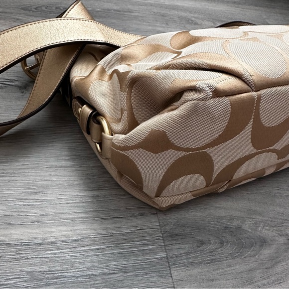 Coach Crossbody Bag - Picture 6 of 7